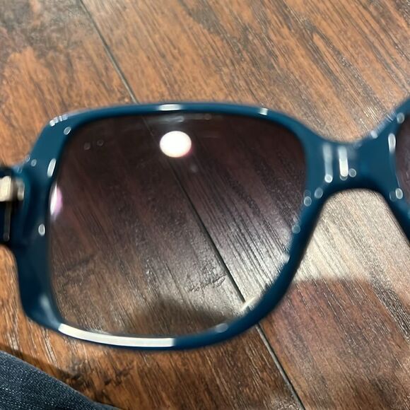 VTG BURBERRY
Oversize Gradient Sunglasses
Gradient Lenses EUC no case unique - Picture 8 of 10